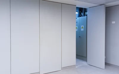 Aplicación de Tablero HPL VPannel en Sala de Mamografía de Clínica Alemana para Constructora Alzerreca Díaz