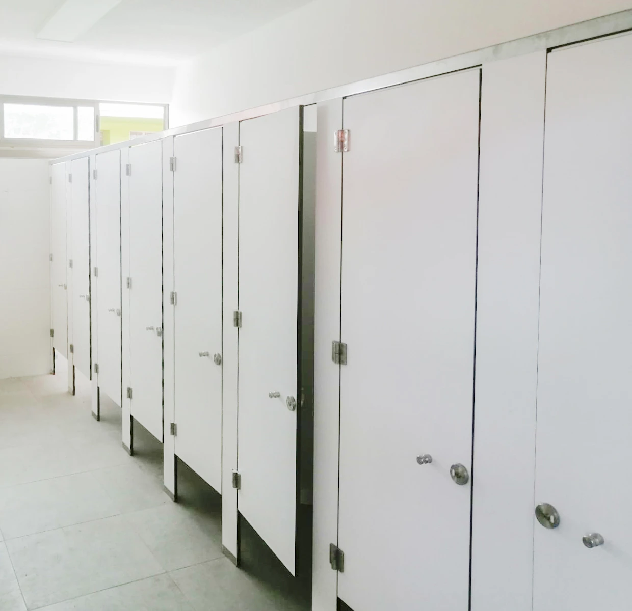 cabinas sanitarias fenolicas para colegios