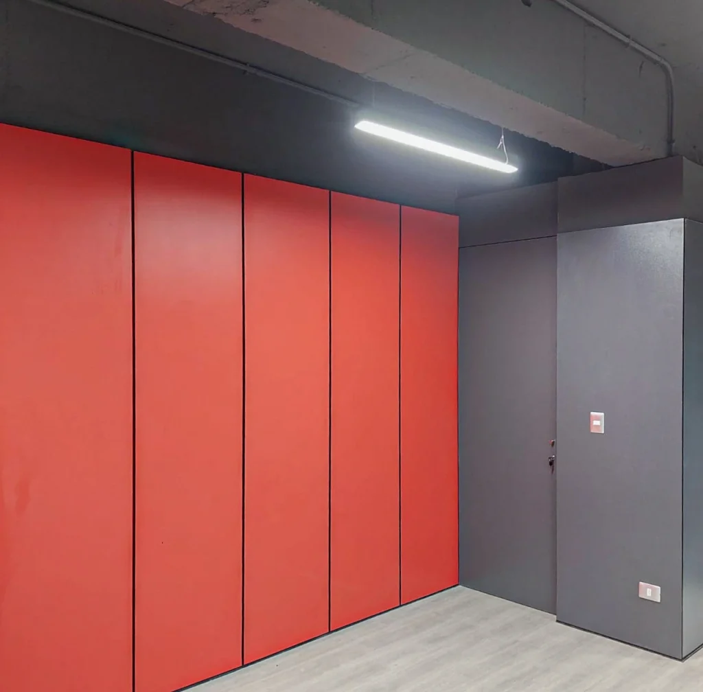 Vpannel placa laminada hpl aplicación en paredes interiores, en zonas comerciales.