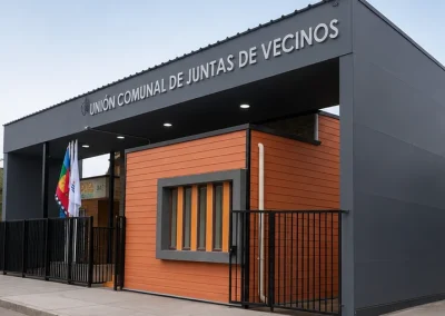 Fachada HPL del Centro Comunitario Comunal de Coronel